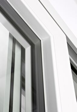 Großaufnahme der Mitteldichtung einer UNILUX Kunststoff-Hebe-Schiebe-Anlage