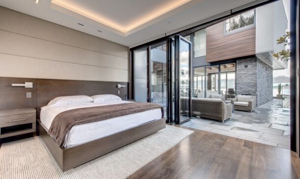 Blick aus Schlafzimmer mit geöffneter UNILUX Faltschiebetür Exterior